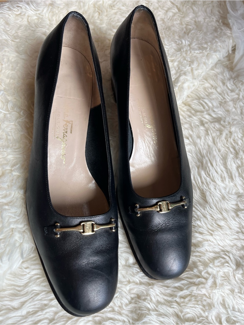Salvatore Ferragamo Boutique gold Horse bit Size 10 Black